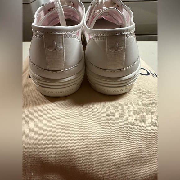 LOUIS VUITTON STELLAR SNEAKERS - Picture 6 of 7